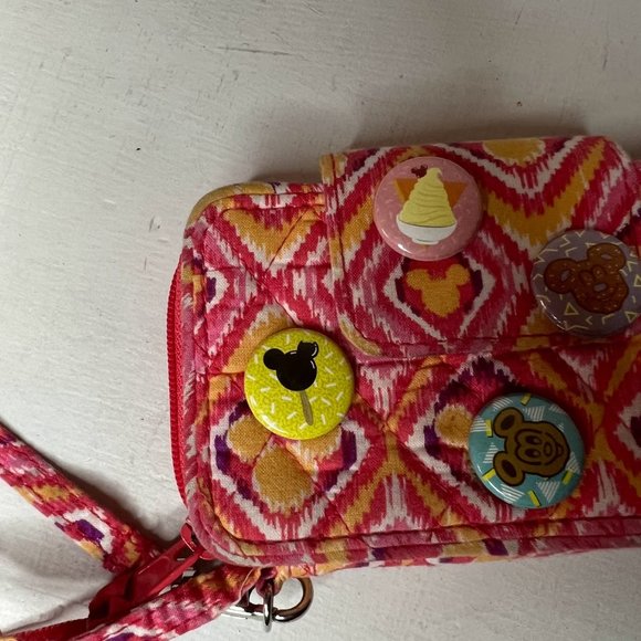 Vera Bradley Disney Bouncing Bouquet Wristlet Wallet - Picture 3 of 11